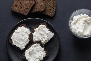 sándwiches con queso crema foto