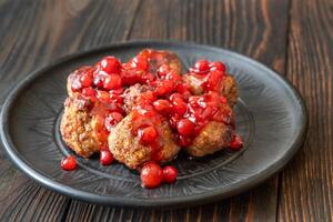 sueco albóndigas con arándano rojo salsa foto