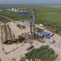 Carrying out repair of an oil well photo