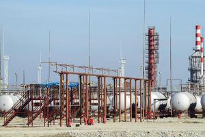 Overpass loading of oil products and fuel storage vessels photo