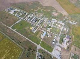 aerofotografía estación separación y deshidración de petróleo y gas foto