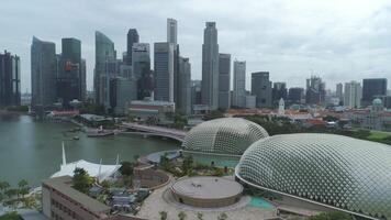 Singapore - giugno 15, 2018. Singapore nuovo città edifici grattacieli aereo. sparo. Singapore aereo paesaggio urbano Visualizza video