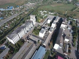 parte superior ver de un silo ascensor. aerofotografía industrial objeto. foto