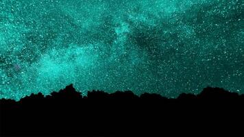 de mjölkig sätt visas från Bakom de träd. perseid meteor dusch borstkon mjölkig sätt timelapse. natt himmel animering video