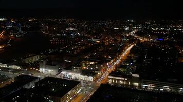 stad natt. panorama- se på trevlig stor stad på natt video