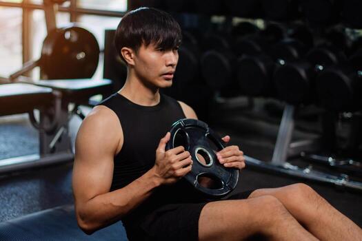 levantamiento pesa ejercicios construye fuerte Superior brazo músculos. ejercicio ocupaciones para salud amantes y construye un bueno y fuerte cifra. foto