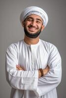 ai generado sonriente islámico hombre en estudio, cultural diversidad retrato foto