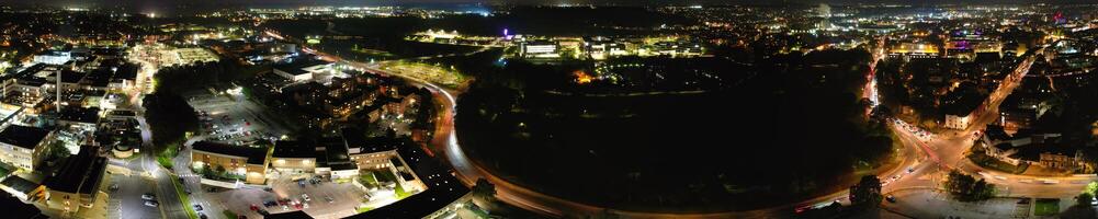 aéreo panorámico ver de iluminado Northampton ciudad de Inglaterra, Reino Unido durante noche de octubre 25, 2023 foto