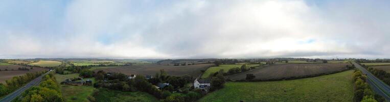aéreo panorámico ver de hermosa campo paisaje de bedfordshire, Inglaterra. unido Reino. foto