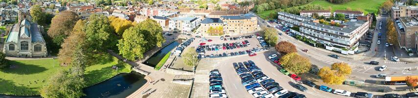 aéreo panorámico ver de central hitchin ciudad de Inglaterra unido Reino. octubre 28, 2023 foto