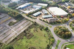 un aéreo ver de almacén edificios a negocio Al por menor parque a Northampton ciudad de Inglaterra, Reino Unido, octubre 25, 2023 foto