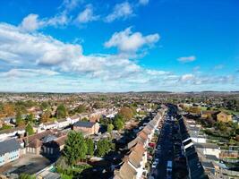 alto ángulo ver de norte lutón ciudad de Inglaterra Reino Unido durante frío y brillante día de invierno. noviembre 7, 2023 foto