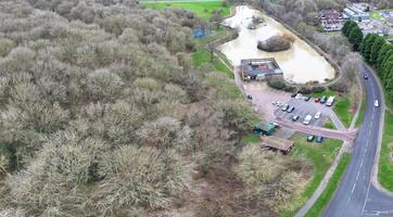 aéreo panorámico ver de corby pueblo de Inglaterra unido Reino durante nublado y lluvioso clima de invierno. enero 11, 2024 foto