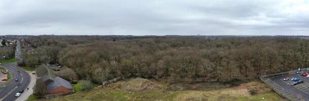 aéreo panorámico ver de corby pueblo de Inglaterra unido Reino durante nublado y lluvioso clima de invierno. enero 11, 2024 foto