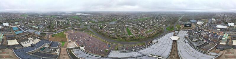 aéreo panorámico ver de corby pueblo de Inglaterra unido Reino durante nublado y lluvioso clima de invierno. enero 11, 2024 foto