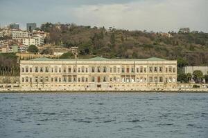 Ciragán palacio kempinski ver desde Estanbul bósforo crucero foto