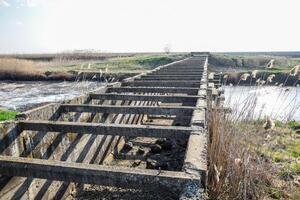 canal irrigación sistema arroz campos. hormigón túnel para irrigación canal. foto