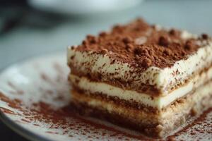 ai generado de cerca ver de un rebanada de Tiramisu coronado con un generoso limpiar el polvo de cacao polvo y chocolate perlas, servido en un moteado cerámico plato con un borroso antecedentes. generativo ai. foto