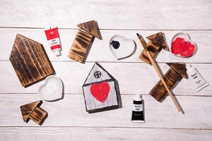 how to draw a heart on a wooden house, crafting, step by step instructions photo