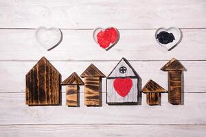 cómo a dibujar un corazón en un de madera casa, elaboración, paso por paso instrucciones foto