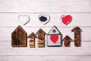 cómo a dibujar un corazón en un de madera casa, elaboración, paso por paso instrucciones foto