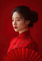 ai generado hermosa asiático mujer en rojo cheongsam participación ventilador aislado en rojo foto