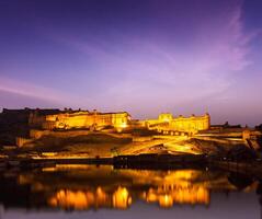 amer fuerte ámbar fuerte a noche en crepúsculo. jaipur, Rajastán, foto