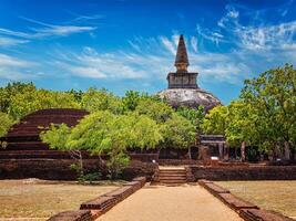 sri lanka turista punto de referencia kiri vihara dagoba foto