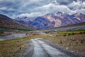 la carretera en Himalaya foto