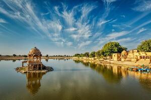 indio punto de referencia gadi sagar en Rajasthan foto