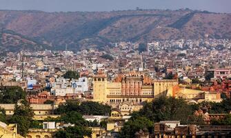 aéreo ver de jaipur pueblo y hawa mahal palacio foto