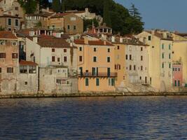 histórico edificio fachadas en rovinj, Croacia foto