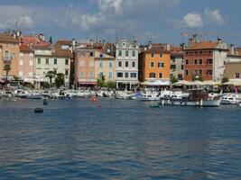 histórico edificio fachadas en rovinj, Croacia foto