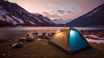 ai generiert Camping beim Flussufer Schnee Berge Zeitraffer Hintergrund video