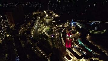 iluminado paisaje urbano, aéreo Noche arquitectónico vista pho quok, enero 14, 2024 video