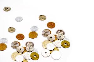 cosecha de Japón yen moneda monedas untado desde apilar con Copiar espacio aislar en blanco antecedentes. foto