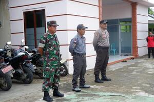 kuaro Kalimantan timur, Indonesia 18 enero 2024. varios Linmas personas son siendo entrenado por el indonesio militar foto