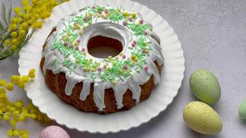 Pâques bundt gâteau avec Pâques des œufs video