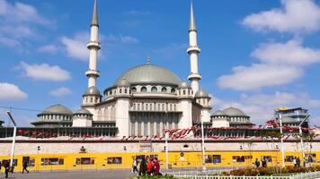 Turquía Estanbul 24 junio 2023. un mezquita en el ciudad de Estanbul. taksim mezquita video