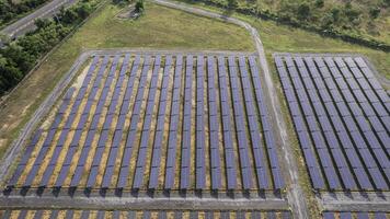 solar poder granja desde zumbido ver,verde energía tecnología foto