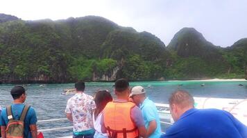 krabi ao nang Thaïlande 2018 koh phi phi leh Thaïlande île plage Maya baie personnes. video