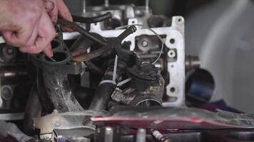 voiture réparation outils dans atelier images. video