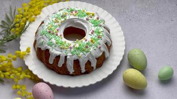 Pâques bundt gâteau avec Pâques des œufs video