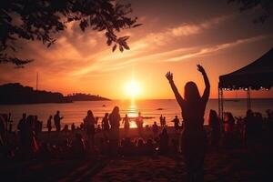 ai generado un multitud de personas bailando y teniendo divertido a un playa fiesta a puesta de sol. vacaciones concepto. generado por artificial inteligencia foto