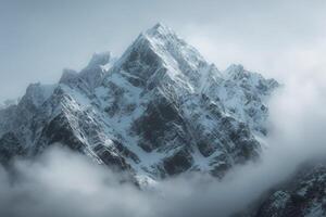 ai generado majestuoso Nevado montaña pico enmarcado por nubes en un sereno paisaje foto