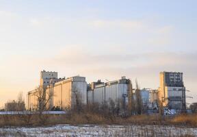 Building for storing and drying grain photo