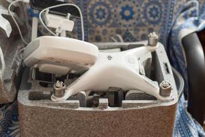 Quadrocopters DJI Phantom 4 in its own carrying case open photo