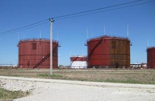 almacenamiento tanques para petróleo productos foto