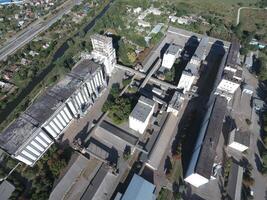 parte superior ver de un silo ascensor. aerofotografía industrial objeto. foto