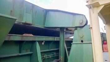 Cover and mechanism for opening the cargo hold of the ship. photo